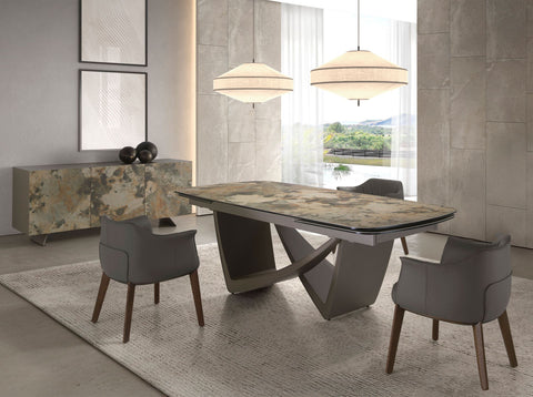 Ausziehbarer ovaler Esstisch mit Porzellanmarmor und Taupe-Metallic-Beinen