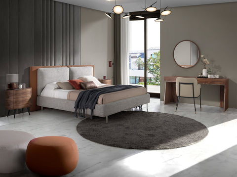 Designer Schreibtisch aus Nussbaumholz mit Chromakzenten und 3 Schubladen