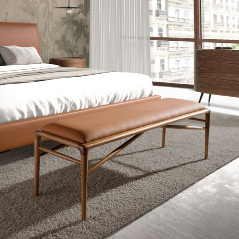 Brauner Kunstleder Designhocker mit Nussbaum-Holzbeinen